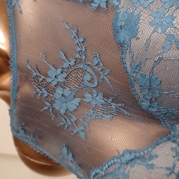 Victoria's Secret Dream Angel Lace Halter Bra - Picture 3 of 4